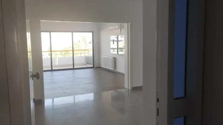 4-bedroom apartments for rent 207 m² in Nicosia, Nicosia - Lykabittos