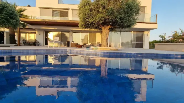 5-bedroom villa for rent 400 m² in Famagusta, Protaras