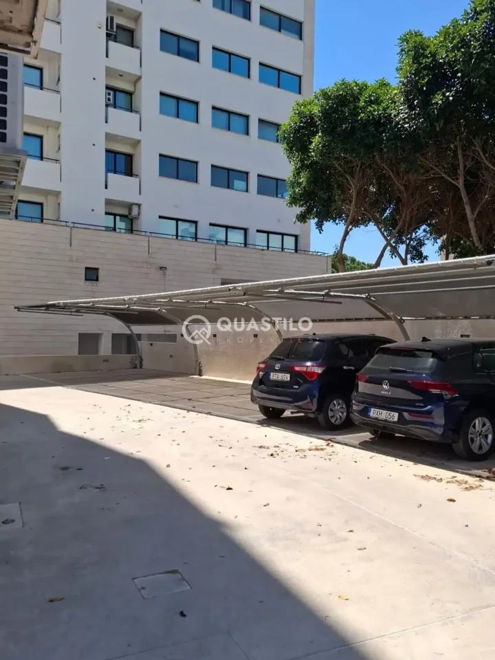 Office 240 m² for rent in Limassol, Limassol - Agia Zoni