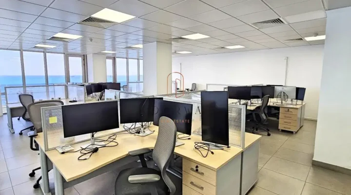 Office 460 m² for rent in Limassol, Germasogeia