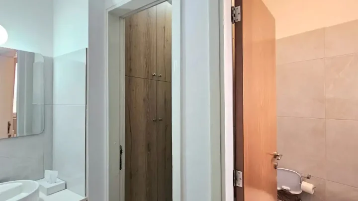 Office 214 m² for rent in Limassol, Limassol - Agia Zoni