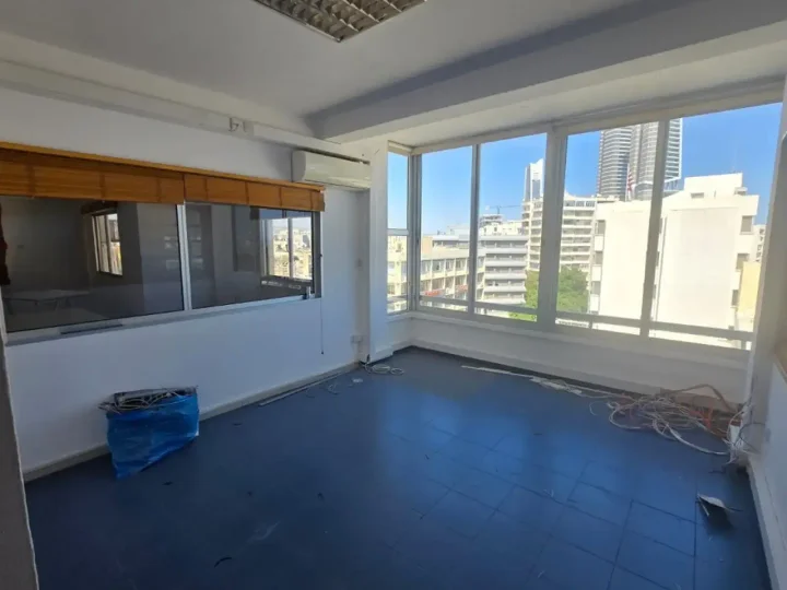 Office 130 m² for rent in Limassol, Limassol - Neapolis