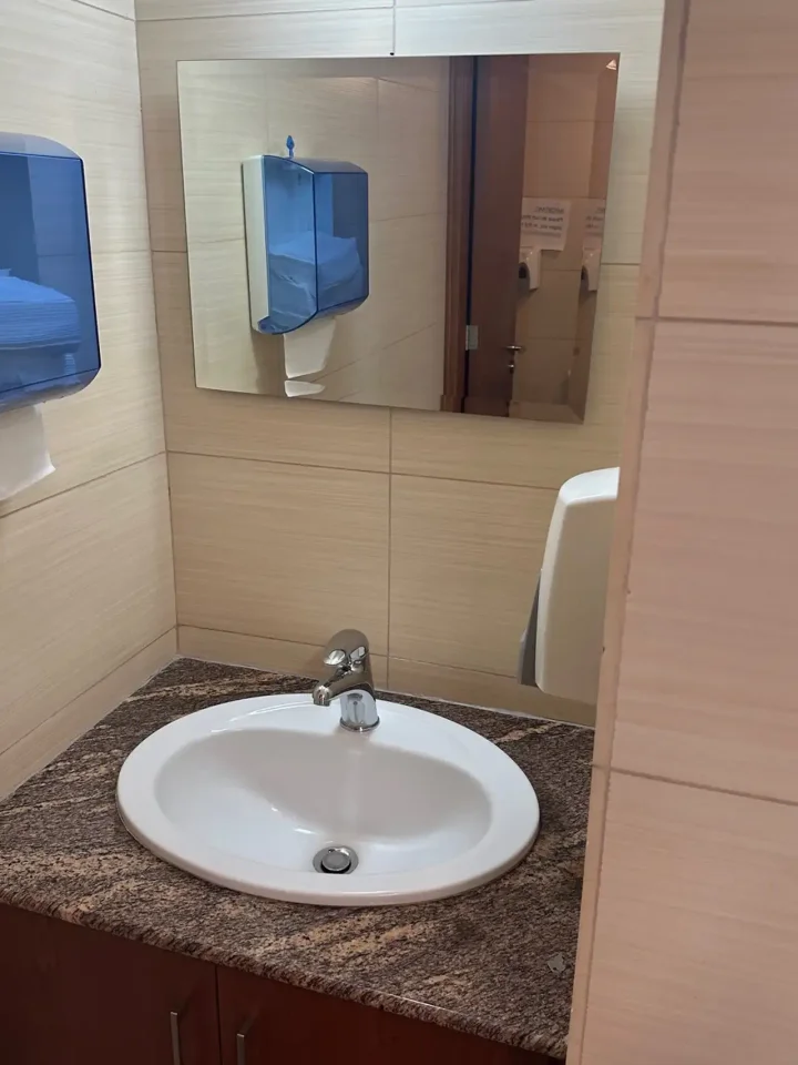 Office 70 m² for rent in Limassol, Limassol - Agios Nektarios