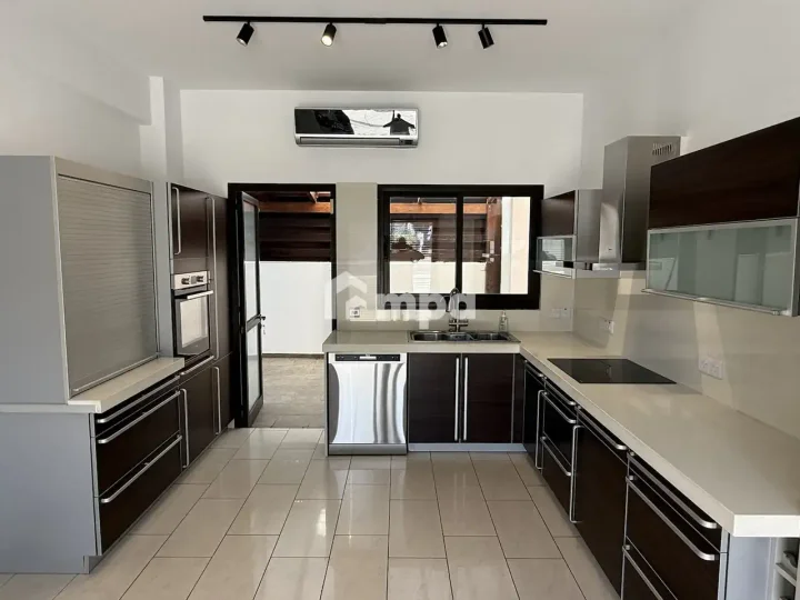 Detached house for rent 220 m² in Nicosia, Strovolos - Stavros