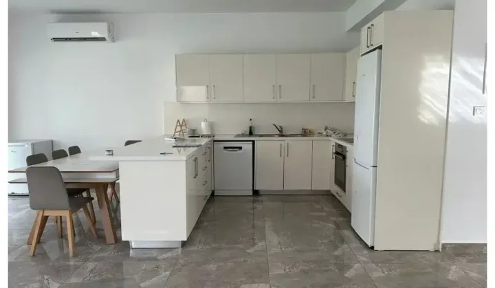 4-bedroom semi-detached house for rent 250 m² in Limassol, Limassol - Mesa Geitonia