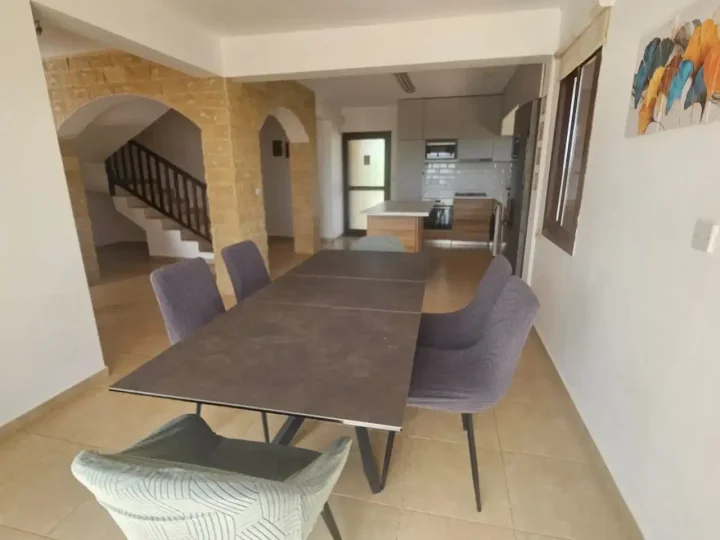 Villa for rent 250 m² in Paphos, Pegeia
