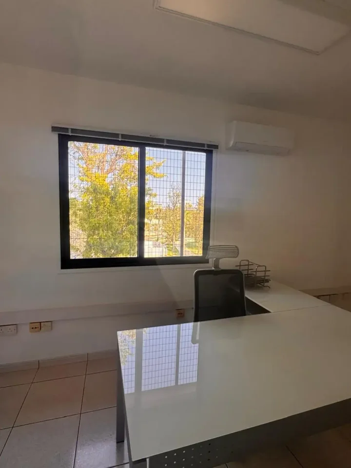 Office 90 m² for rent in Larnaca, Drosia