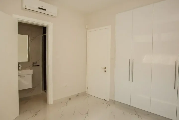 5-bedroom villa for rent 275 m² in Limassol, Agios Tychon