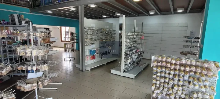 Trading area 550 m² for rent in Larnaca, Larnaka - Agioi Anargyroi I