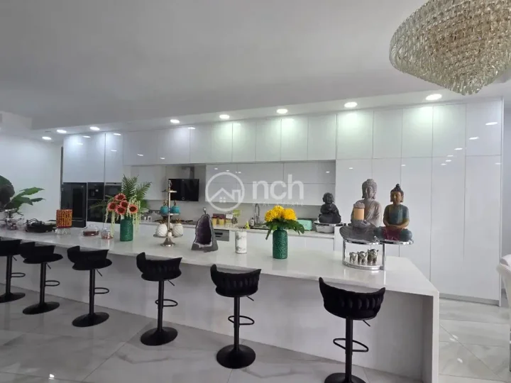 Villa for rent 1350 m² in Limassol, Parekklisia