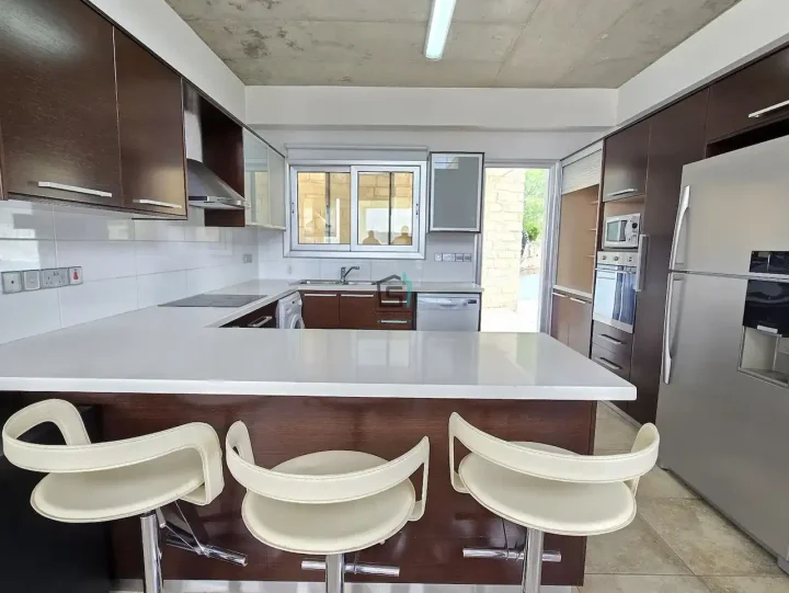 Detached house for rent 280 m² in Limassol, Silikou
