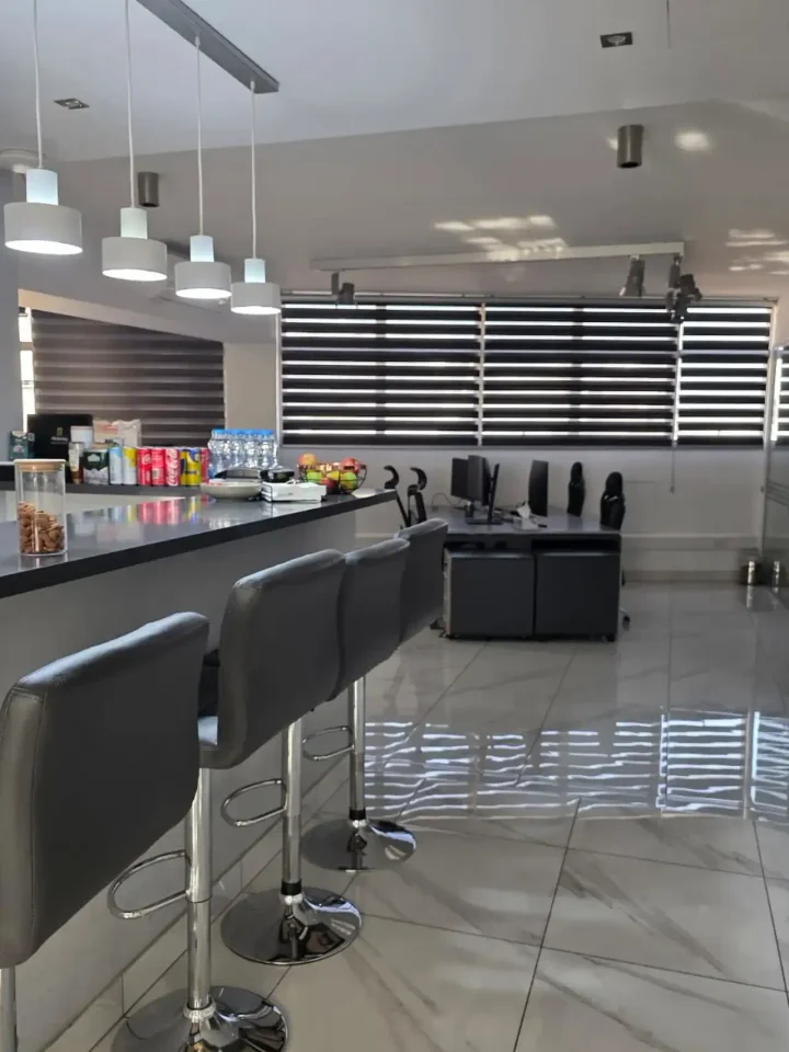 Office 215 m² for rent in Limassol, Limassol - Mesa Geitonia