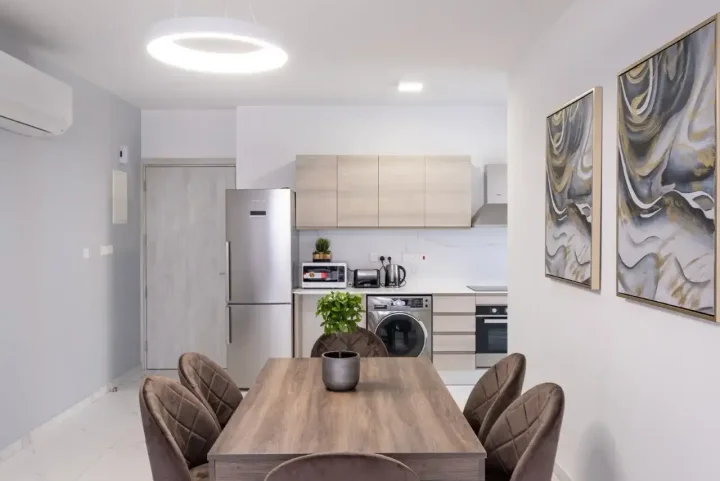 2-bedroom apartments for rent 90 m² in Larnaca, Larnaka - Finikoudes