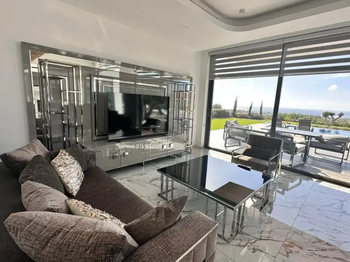 Villa for rent 350 m² in Paphos, Pegeia