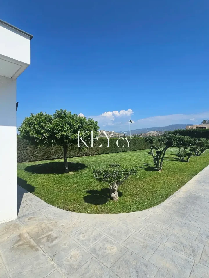 Villa for rent 330 m² in Limassol, Moni