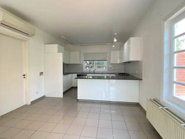 Отдельный дом в аренду 240 м² в Nicosia, Strovolos - Dasoupolis