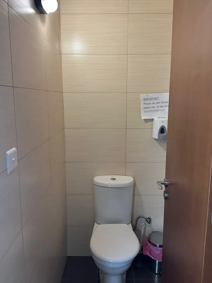 Office 70 m² for rent in Limassol, Limassol - Agios Nektarios