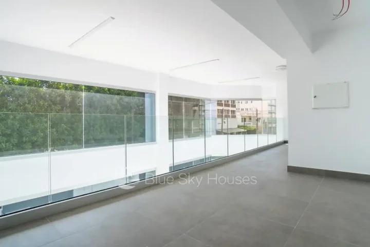 Office 112 m² for rent in Limassol, Limassol - Petrou Kai Pavlou