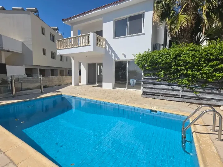 Villa for rent 220 m² in Paphos, Pegeia