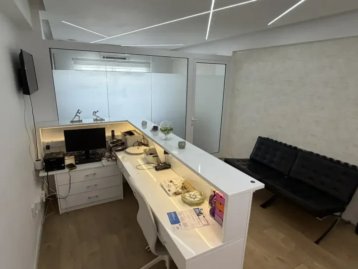 Office 100 m² for rent in Nicosia, Agioi Omologites