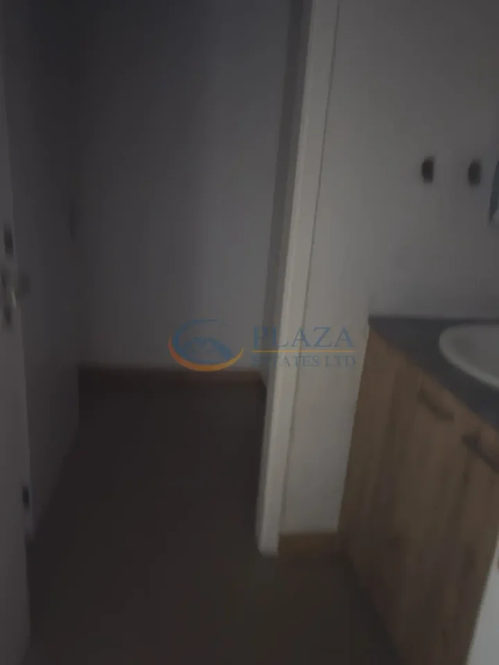 Office 100 m² for rent in Limassol, Limassol - Agia Zoni