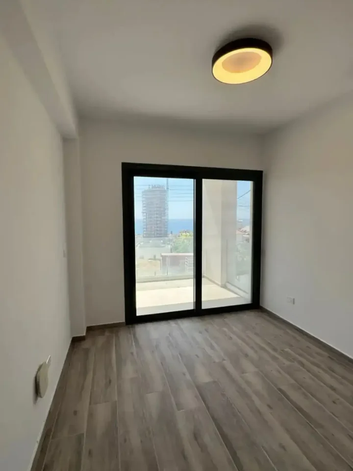 6+ bedroom semi-detached house for rent 450 m² in Limassol, Agios Tychon