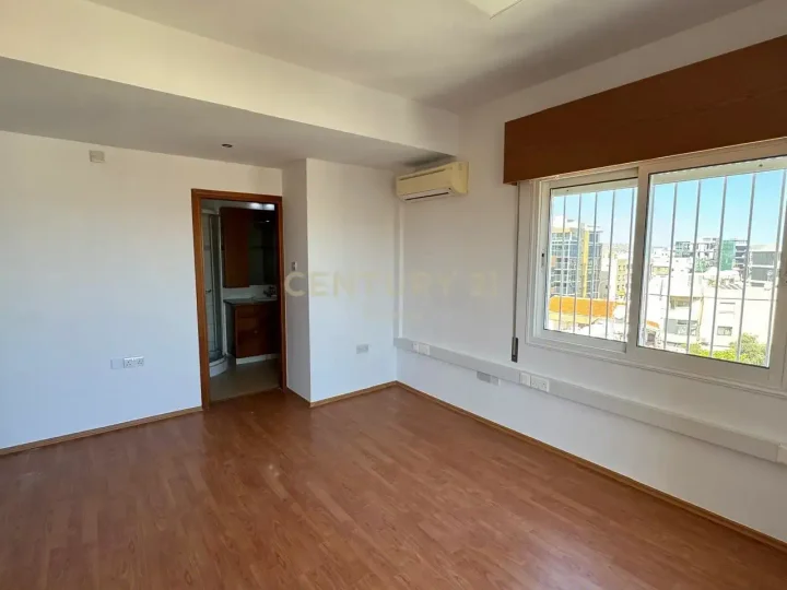 Office 171 m² for rent in Limassol, Germasogeia