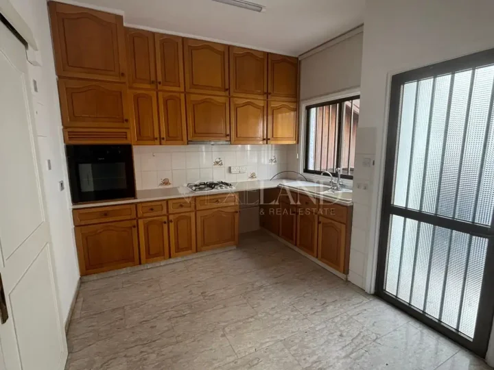 Semi-detached house for rent 200 m² in Limassol, Limassol - Agios Georgios