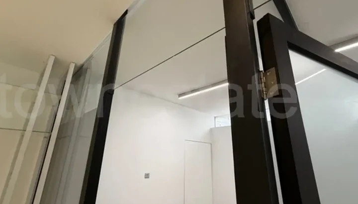 Office 80 m² for rent in Limassol, Germasogeia Tourist Area