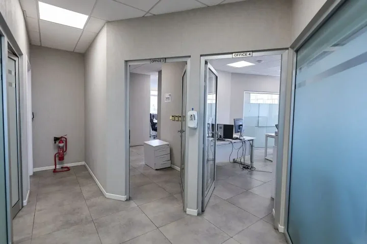 Office 1000 m² for rent in Limassol, Limassol - Kapsalos