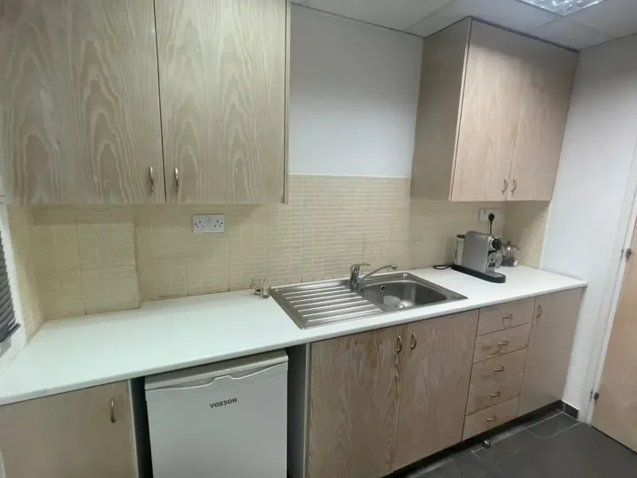 Office 2000 m² for rent in Limassol, Limassol - Neapolis