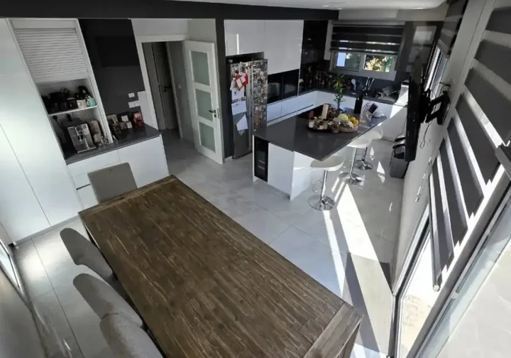 5-bedroom detached house for rent 300 m² in Limassol, Ypsonas