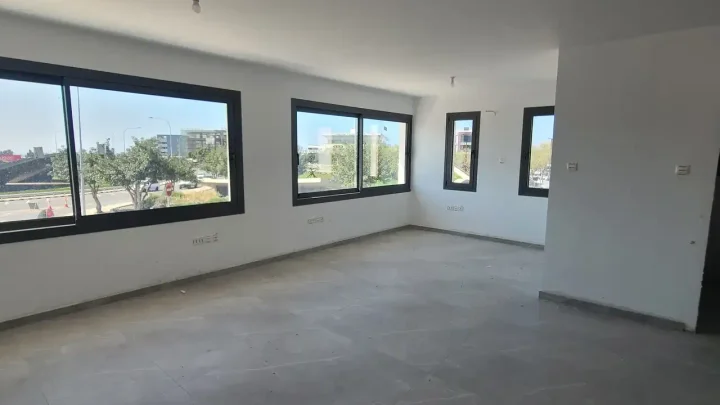 Office 95 m² for rent in Paphos, Paphos - Vasiliko