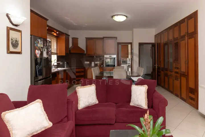 Detached house for rent 350 m² in Limassol, Parekklisia