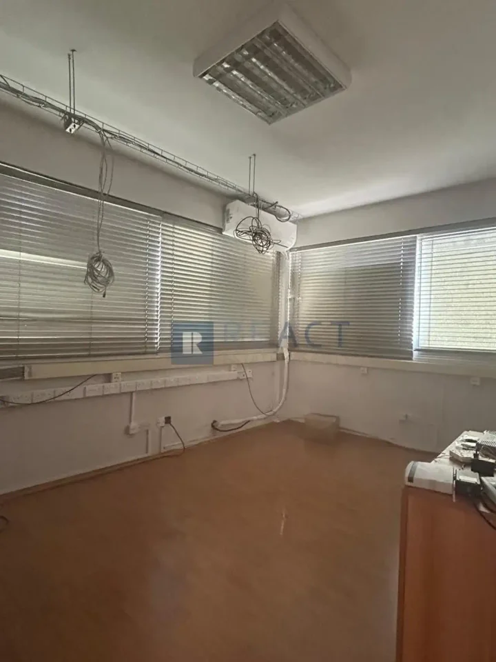 Office 180 m² for rent in Nicosia, Agioi Omologites