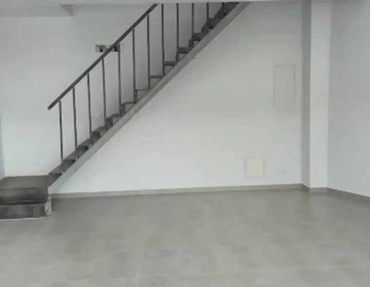 Office 89 m² for rent in Larnaca, Larnaka - Finikoudes