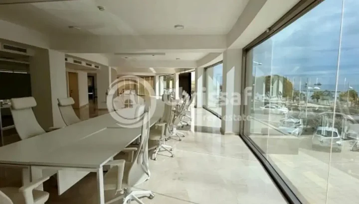 Office 717 m² for rent in Limassol, Limassol - Neapolis