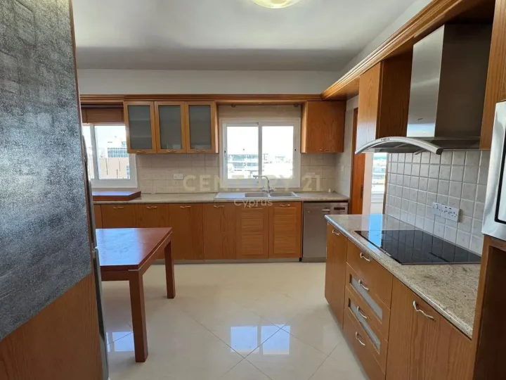 Office 171 m² for rent in Limassol, Germasogeia
