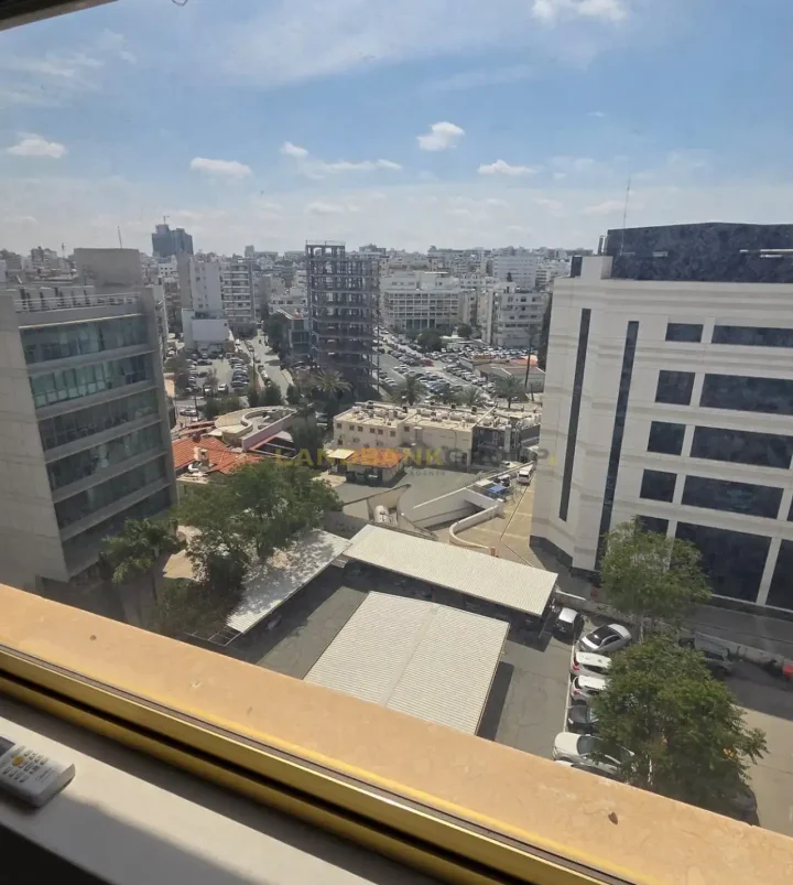 Office 120 m² for rent in Nicosia, Nicosia - Trypiotis