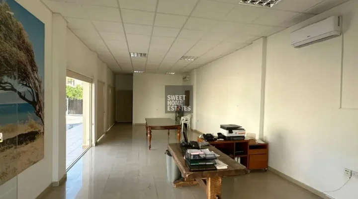 Office 100 m² for rent in Famagusta, Paralimni