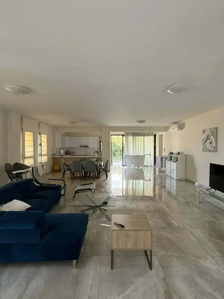 3-bedroom apartments for rent 160 m² in Limassol, Mouttagiaka Tourist Area