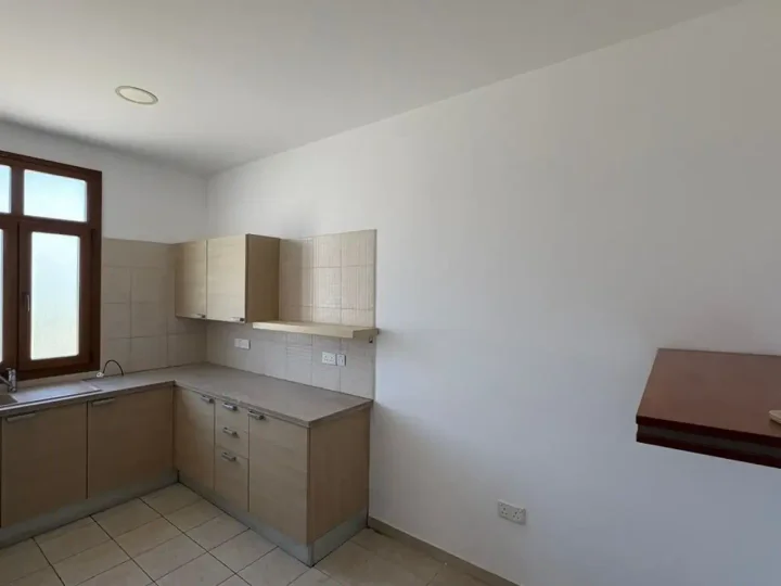 Office 380 m² for rent in Limassol, Limassol - Linopetra