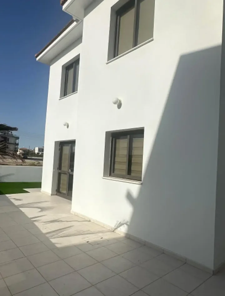 4-bedroom villa for rent 255 m² in Larnaca, Livadia Larnakas
