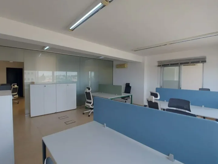 Office 240 m² for rent in Nicosia, Egkomi