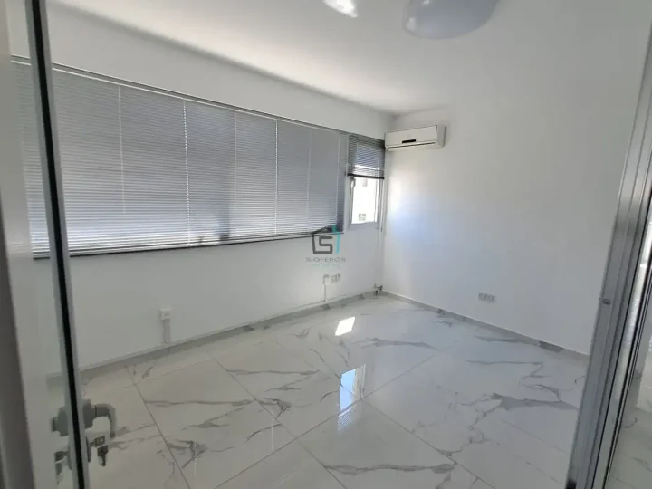 Office 120 m² for rent in Limassol, Limassol - Agia Zoni