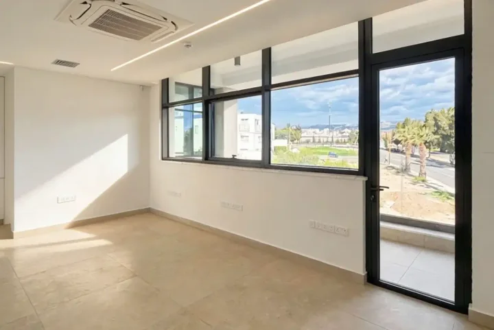 Office 139 m² for rent in Paphos, Paphos - Agios Theodoros
