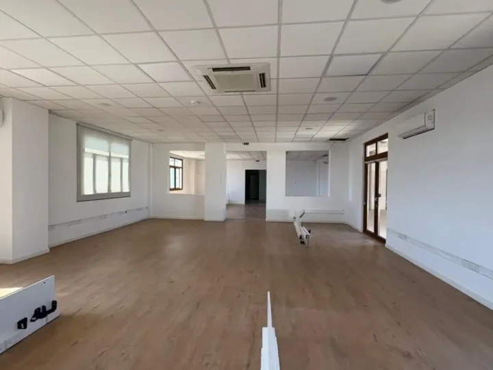 Office 380 m² for rent in Limassol, Limassol - Linopetra