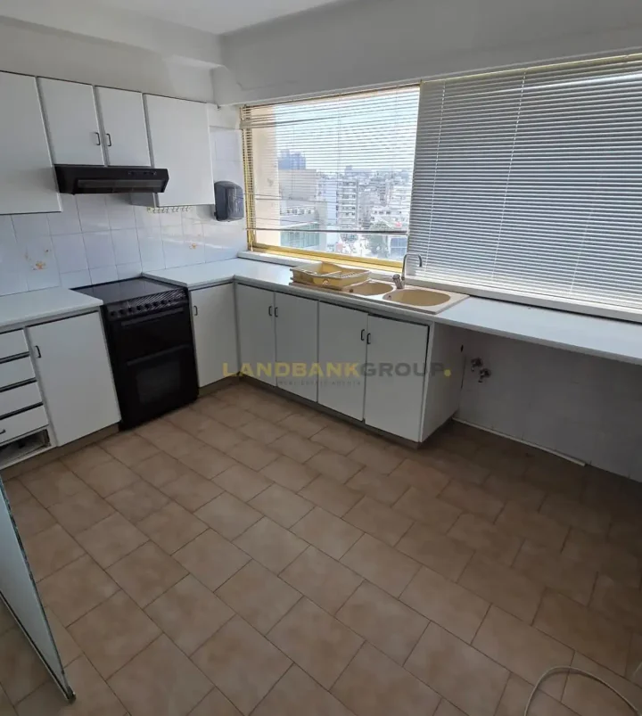 Office 120 m² for rent in Nicosia, Nicosia - Trypiotis