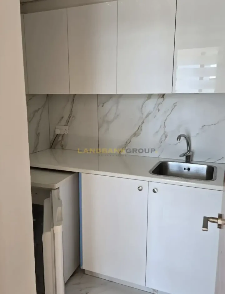 Office 254 m² for rent in Nicosia, Agioi Omologites