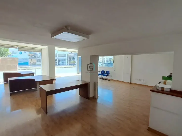 Office 190 m² for rent in Limassol, Limassol - Apostolos Andreas